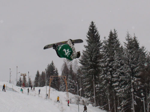 Foto Try to Fly - partia Roata - Cavnic - concurs snowboard (c) eMaramures.ro
